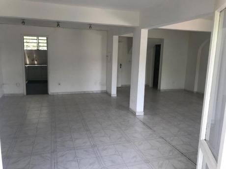Alquilo Amplia Casa Para Oficinas O Vivienda Zona Colegio Internacional