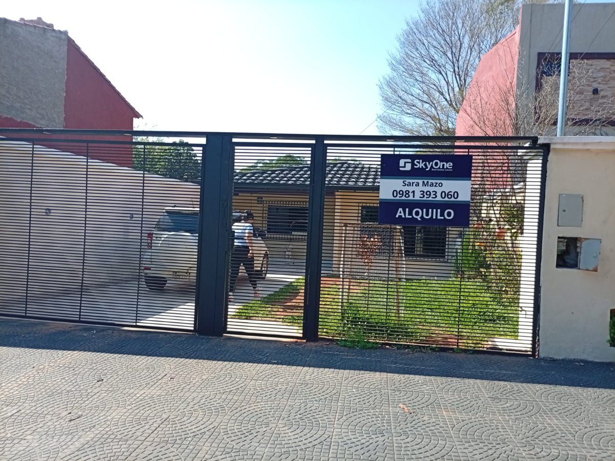 ALQUILO CASA 2 DORMITORIOS EN LAMBARÉ ZONA CACIQUE — foto 2
