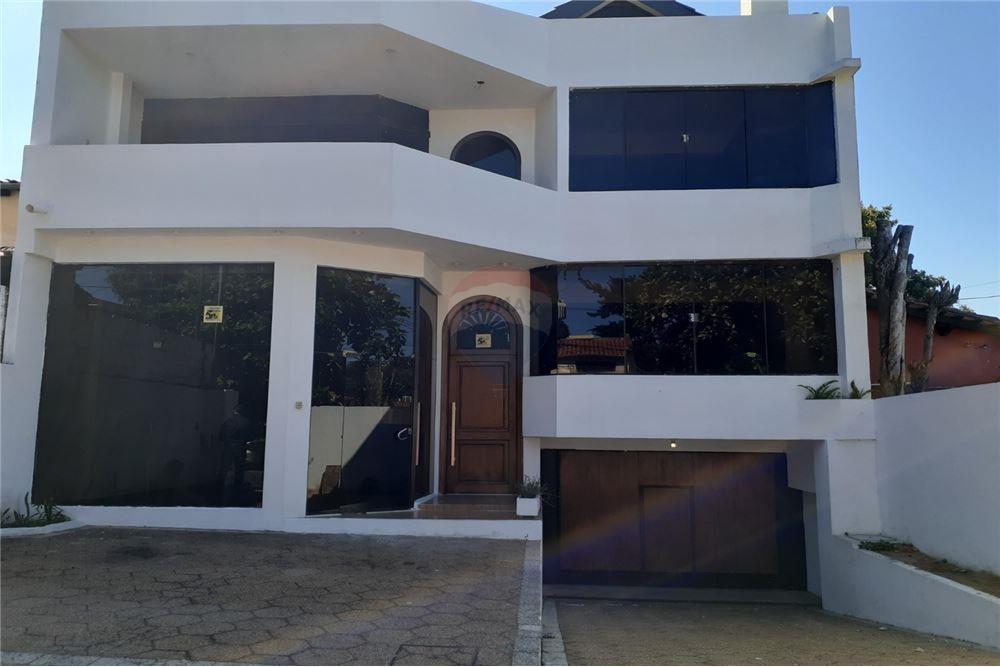 Casa en alquiler en Mburicaó