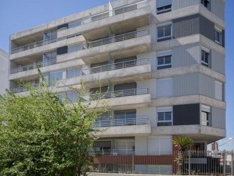 Apto 2 Dormitorios Con Terraza - Vista Interna Despejada -