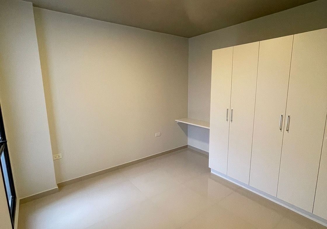 EN ALQUILER DEPARTAMENTO DE 2 DORM. EN LUQUE ZONA CIT EDIFICIO INSIGNIA 4 — foto 3