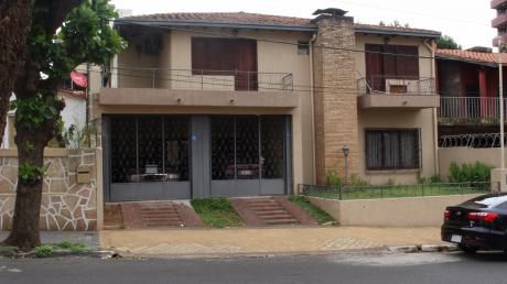 Hermosa Casa De Dos Plantas Con Quincho Y Piscina A Minutos Del Centro!!!!!!!!!!