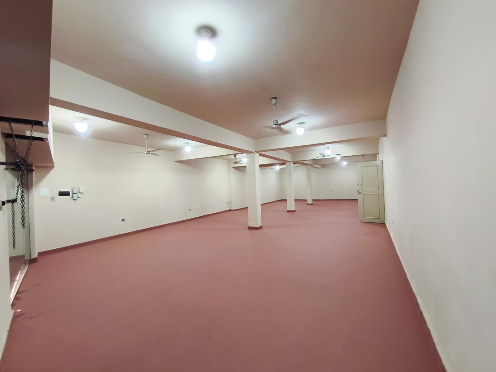 ALQUILO SALON COMERCIAL AVDA FDO DE LA MORA — foto 2