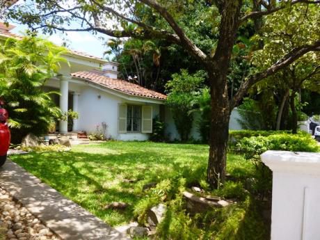 Casa En Venta Y Alquiler En Asunción - Sobre Avda. España