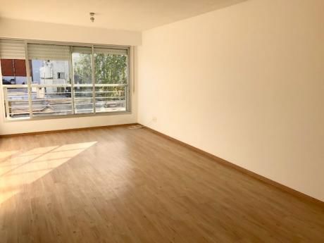 Alquilo Monoambiente, Pocitos, 35 Mts