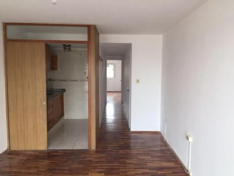 Alquiler De Apto Al Frente 1 Dormitorio, Terraza Al Frente