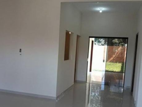Se Vende Dúplex De 180 M2. En Lambaré, Zona Colegio Sek