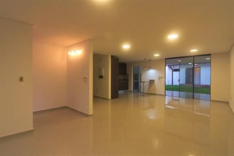 Se Vende Dúplex A Estrenar De 202 M2. En Lambaré, Zona Yacht