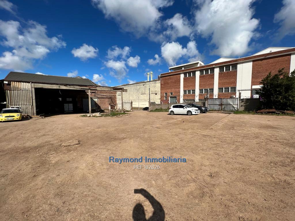 1200m2 contruidos en terreno de 3500m2 en Bella Vista · Foto 6