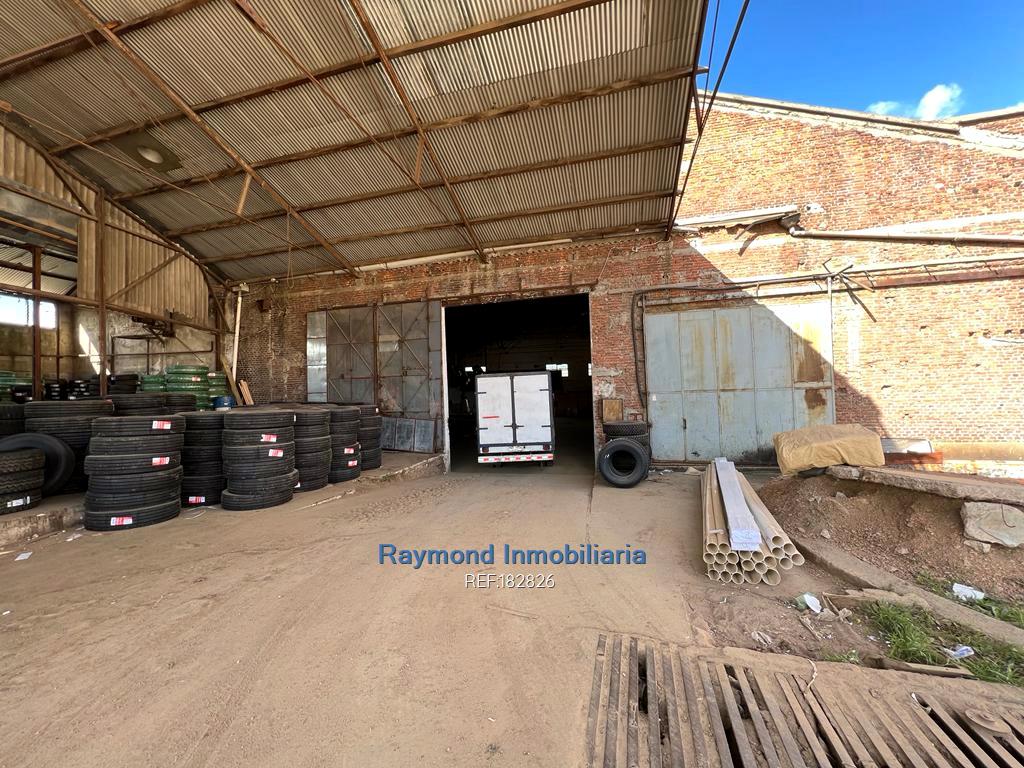 1200m2 contruidos en terreno de 3500m2 en Bella Vista · Foto 3