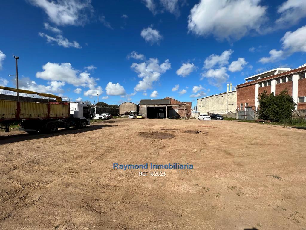 1200m2 contruidos en terreno de 3500m2 en Bella Vista · Foto 2
