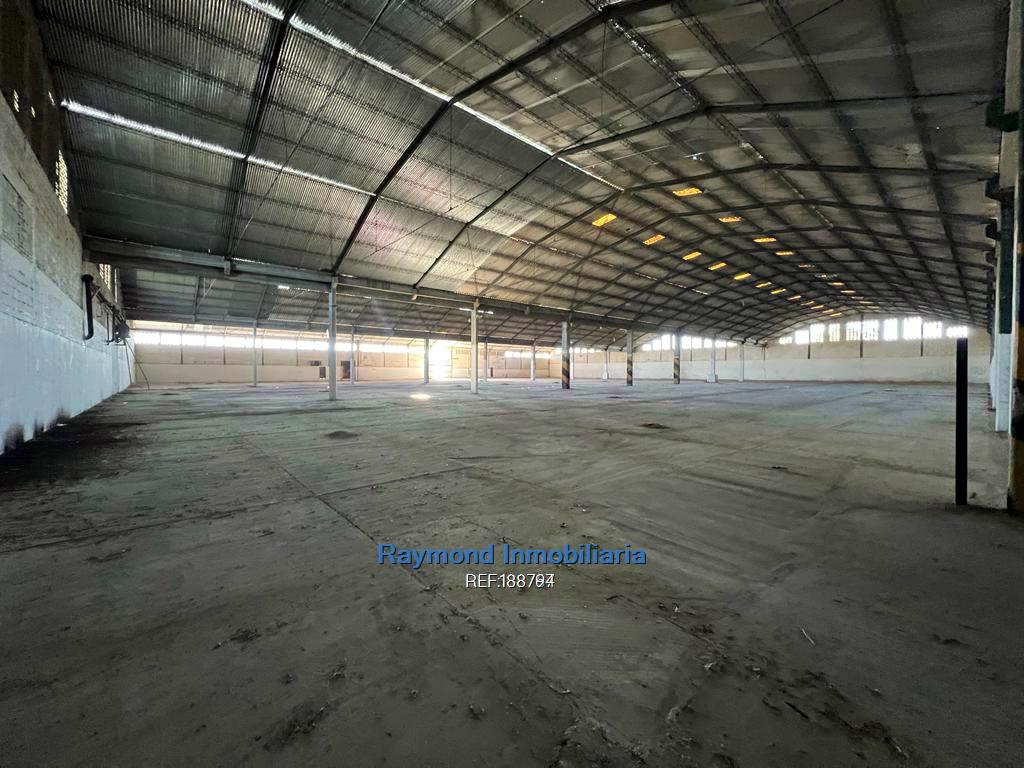 Alquiler local de 10000m2 Ruta 1 km 26 a 20km del puerto · Foto 3
