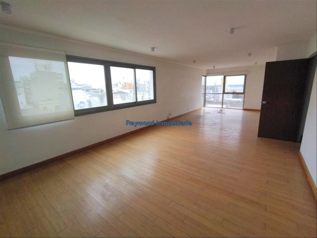 Alquiler Excelente oficina de 230m2 en Ciudad Vieja · Foto 3