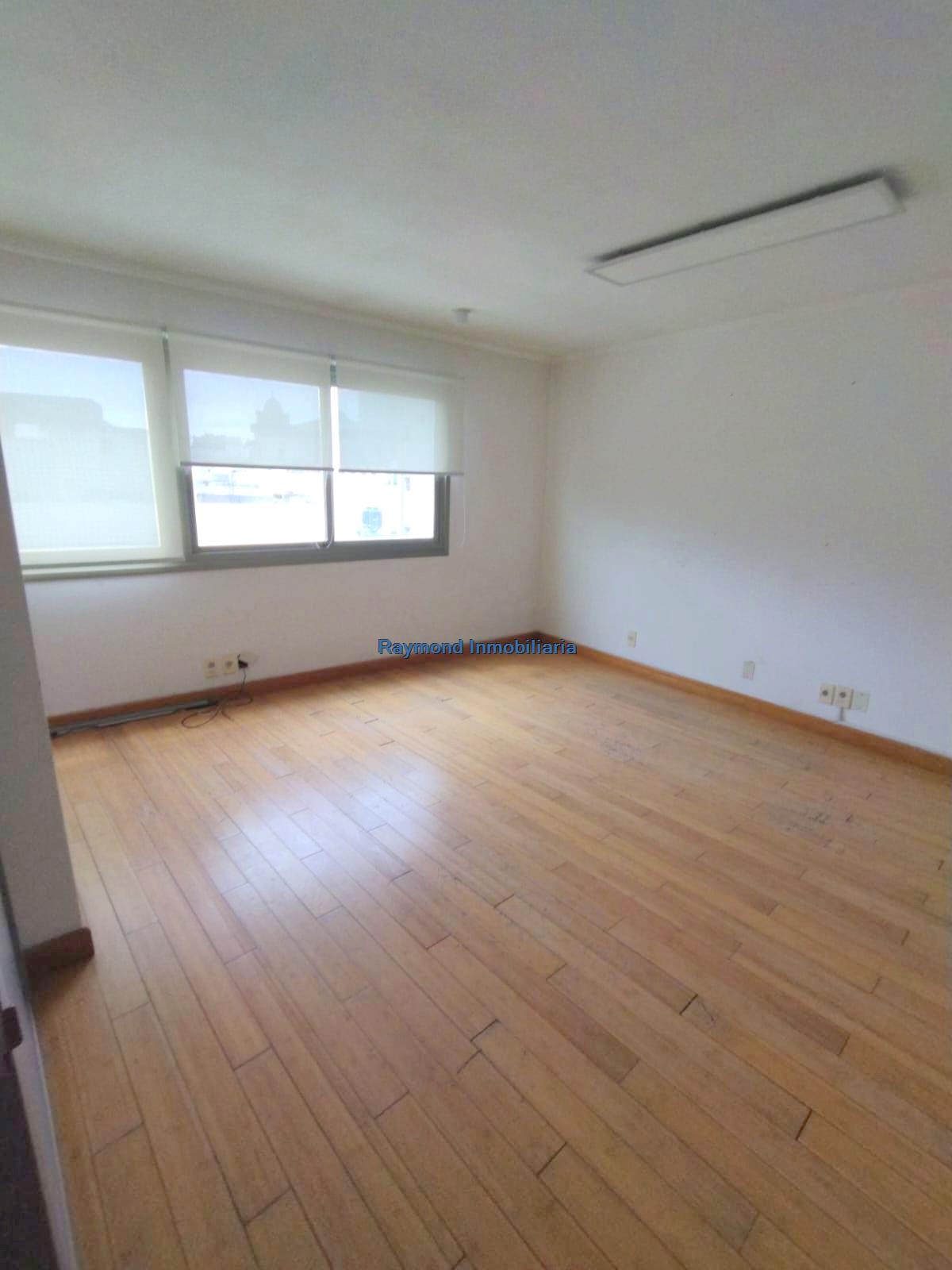 Alquiler Excelente oficina de 230m2 en Ciudad Vieja · Foto 6