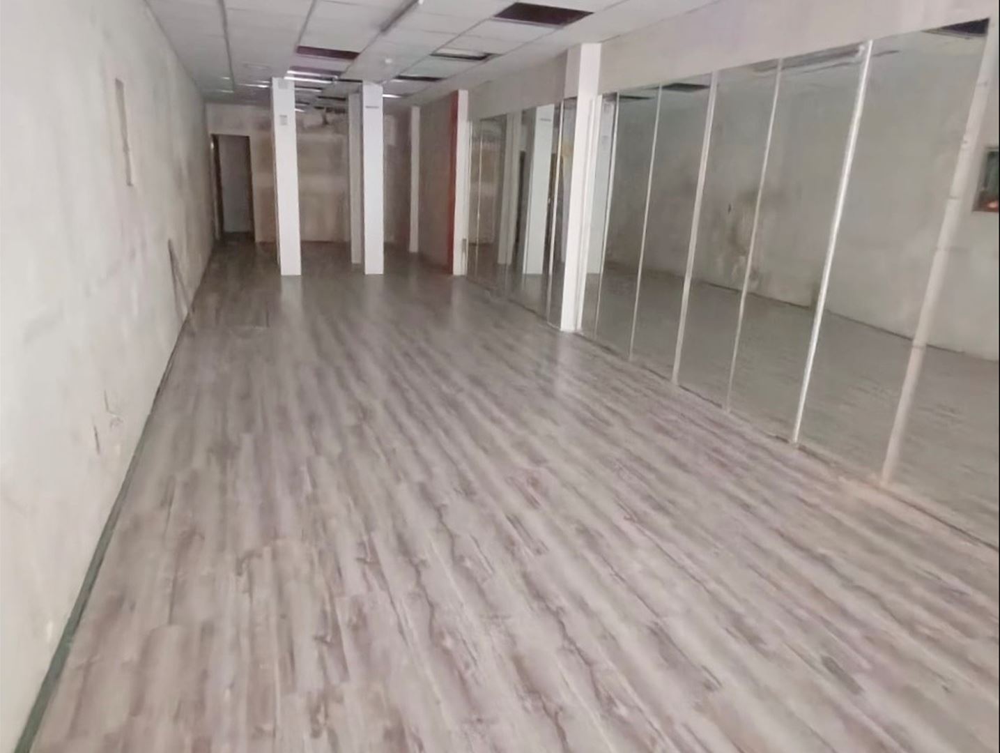 Alquiler local 176m2 en Av. 18 de julio y Paraguay · Foto 2
