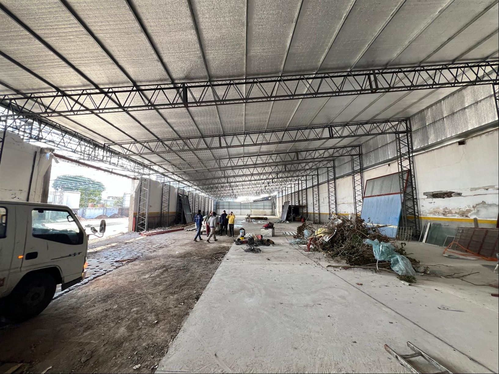 Alquiler local de 2000m2 en Bella Vista a estrenar · Foto 3