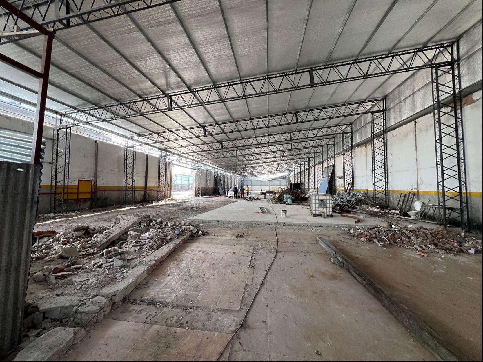Alquiler local de 2000m2 en Bella Vista a estrenar · Foto 4
