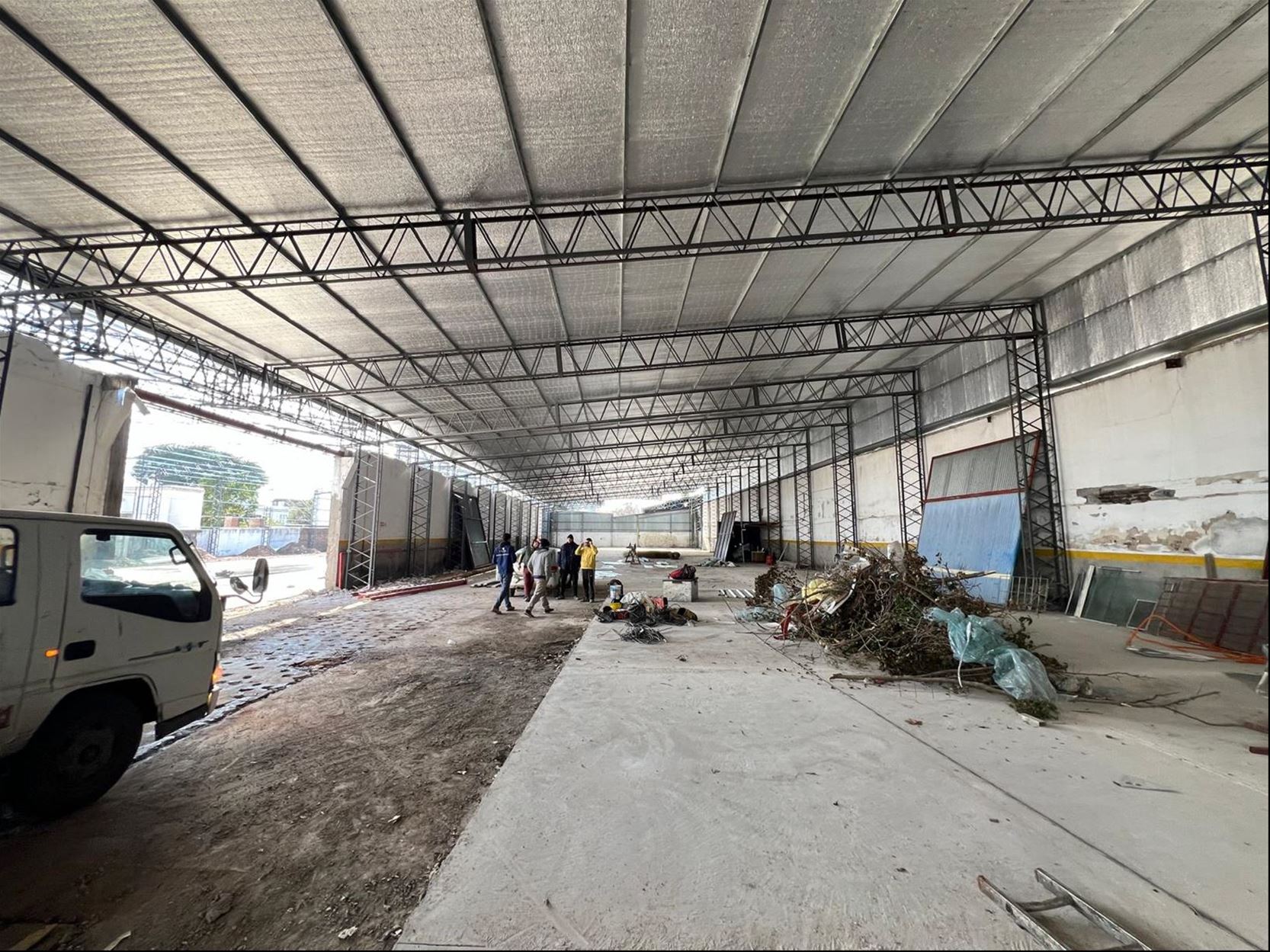 Alquiler local de 2000m2 en Bella Vista a estrenar · Foto 3