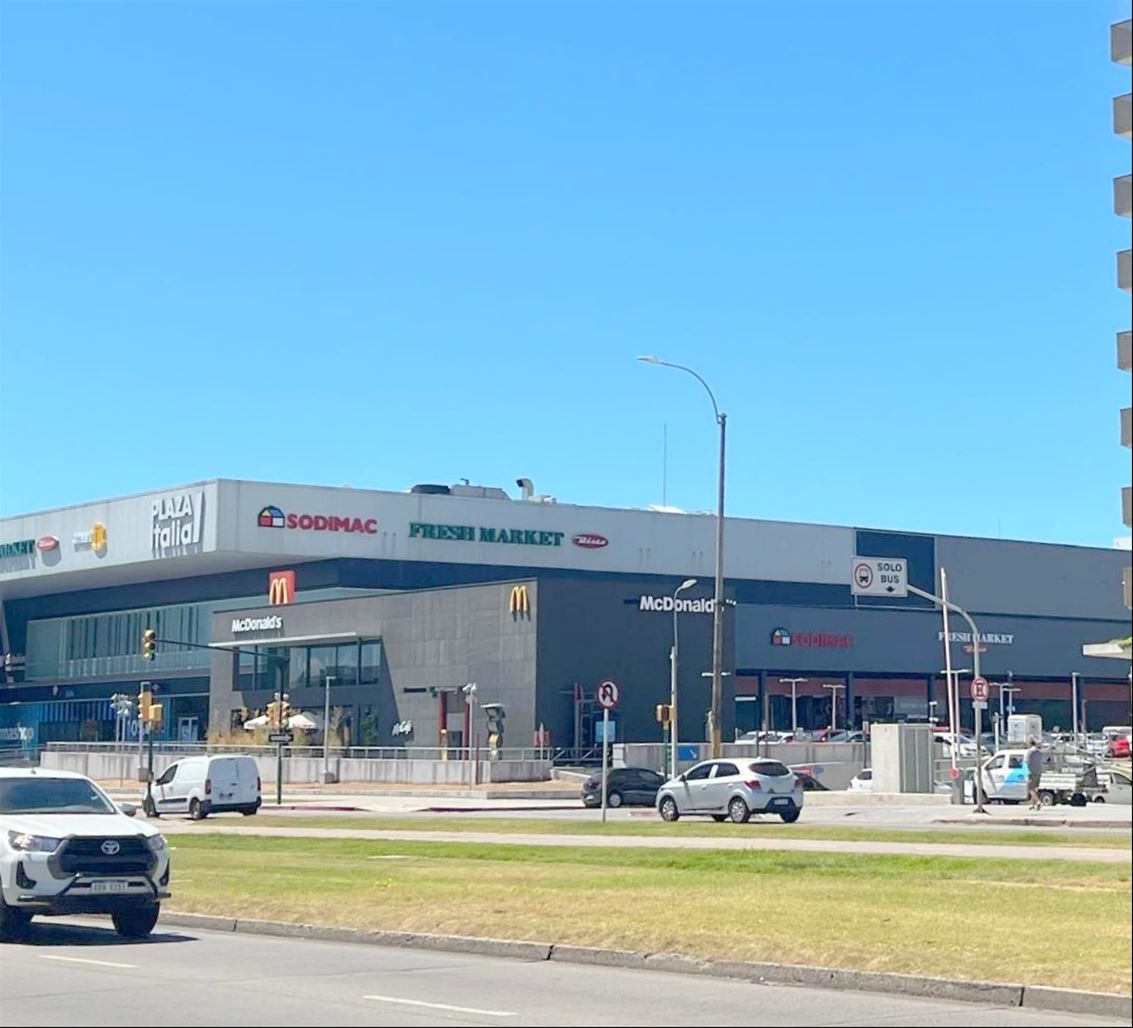 Alquiler local 900m2 Av.Italia mts Plaza Italia Shopping · Foto 3