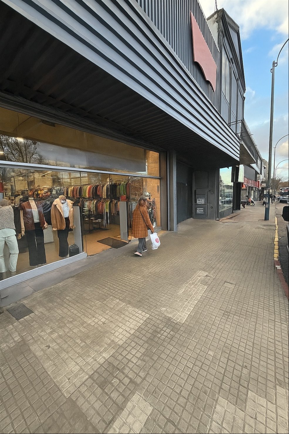 Alquiler local de 120m2 en Aguada General Flores