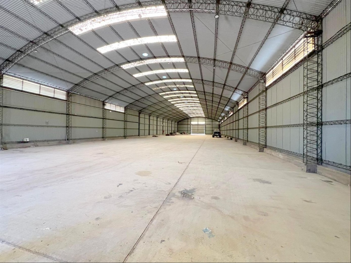 Alquiler Local Industrial de 3045m2 en Nuevo París · Foto 2