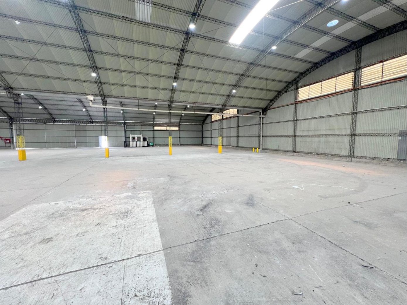 Alquiler Local Industrial de 3045m2 en Nuevo París · Foto 3