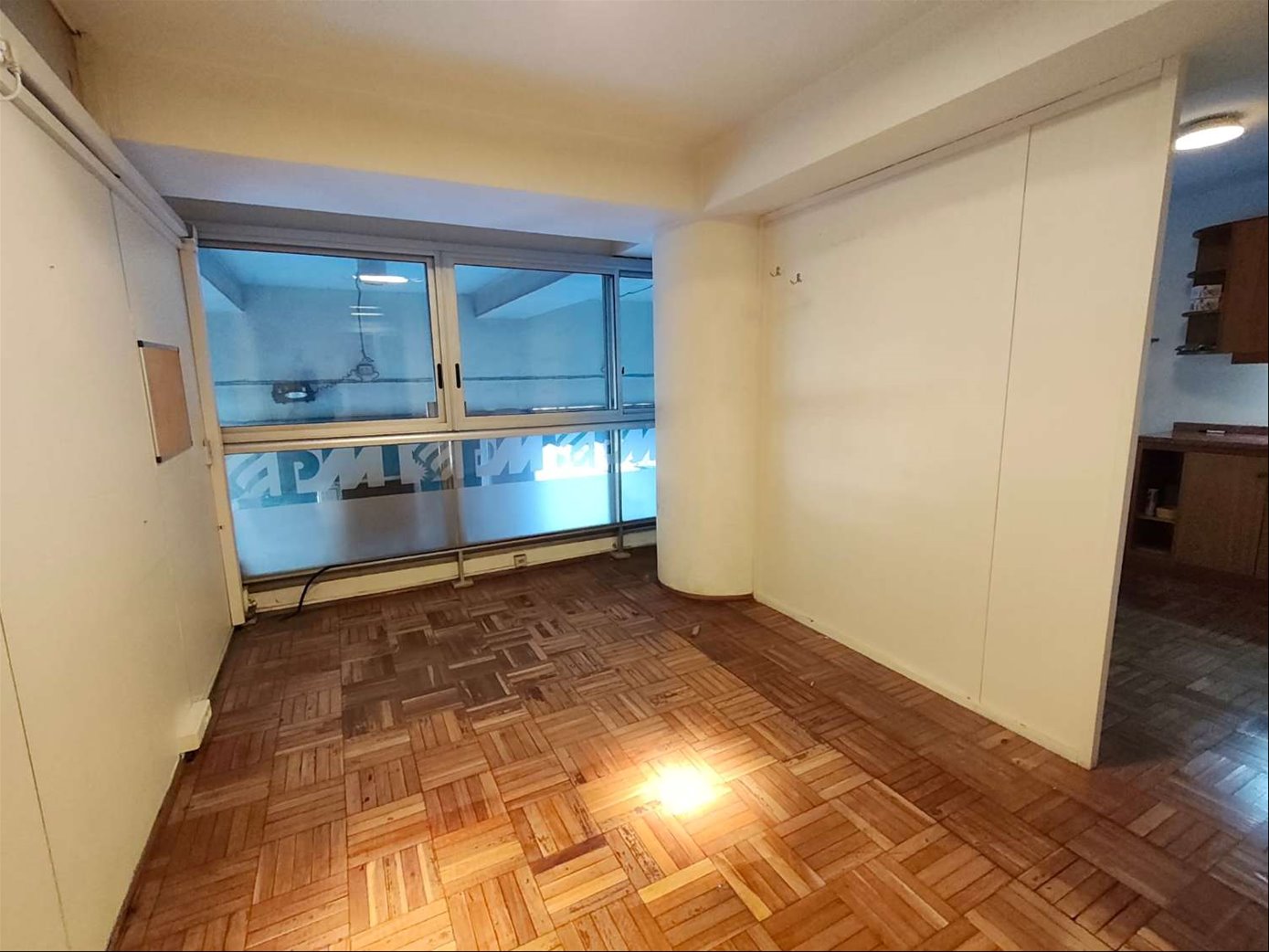 ALQUILER Oficina de 120m2 en Edificio Torre Independencia en Ciudad Vieja · Photo 6