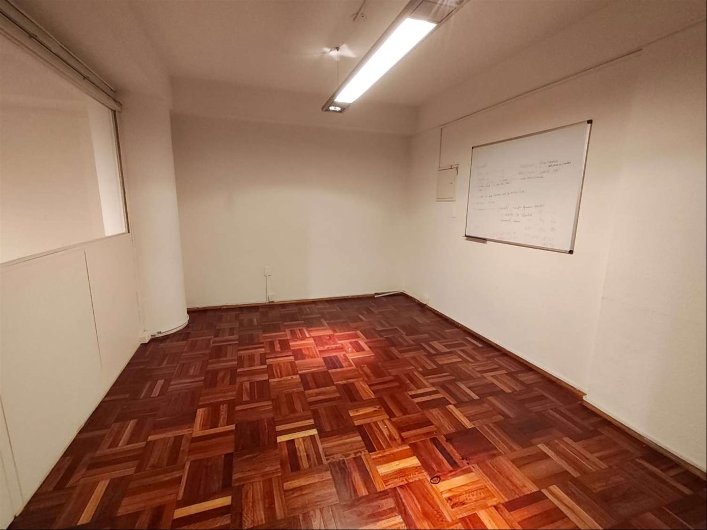 ALQUILER Oficina de 120m2 en Edificio Torre Independencia en Ciudad Vieja · Foto 3