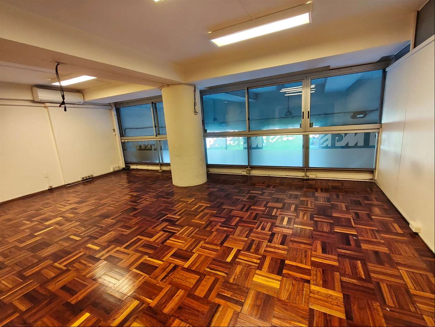 ALQUILER Oficina de 120m2 en Edificio Torre Independencia en Ciudad Vieja · Foto 2