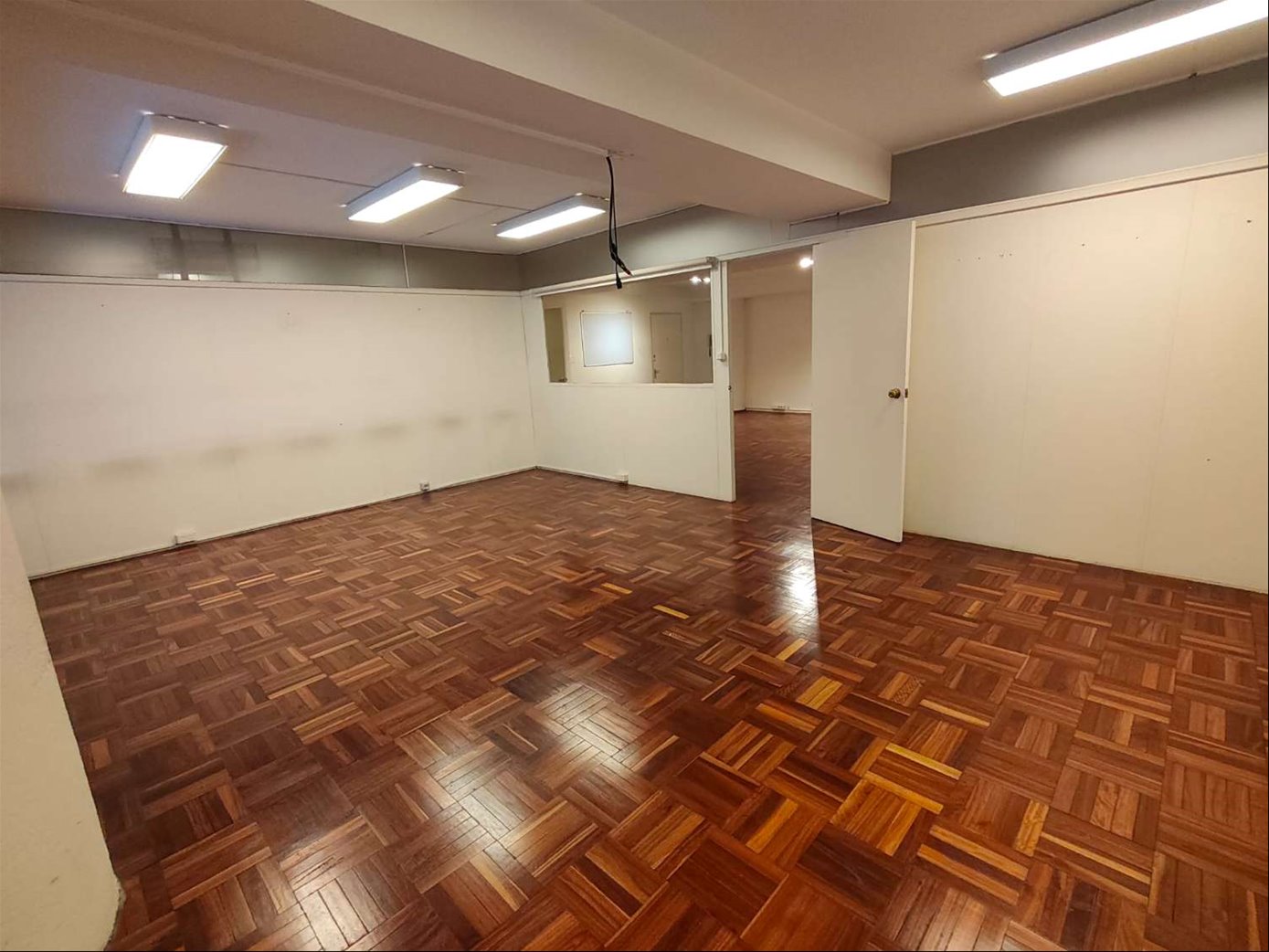 ALQUILER Oficina de 120m2 en Edificio Torre Independencia en Ciudad Vieja · Photo 8