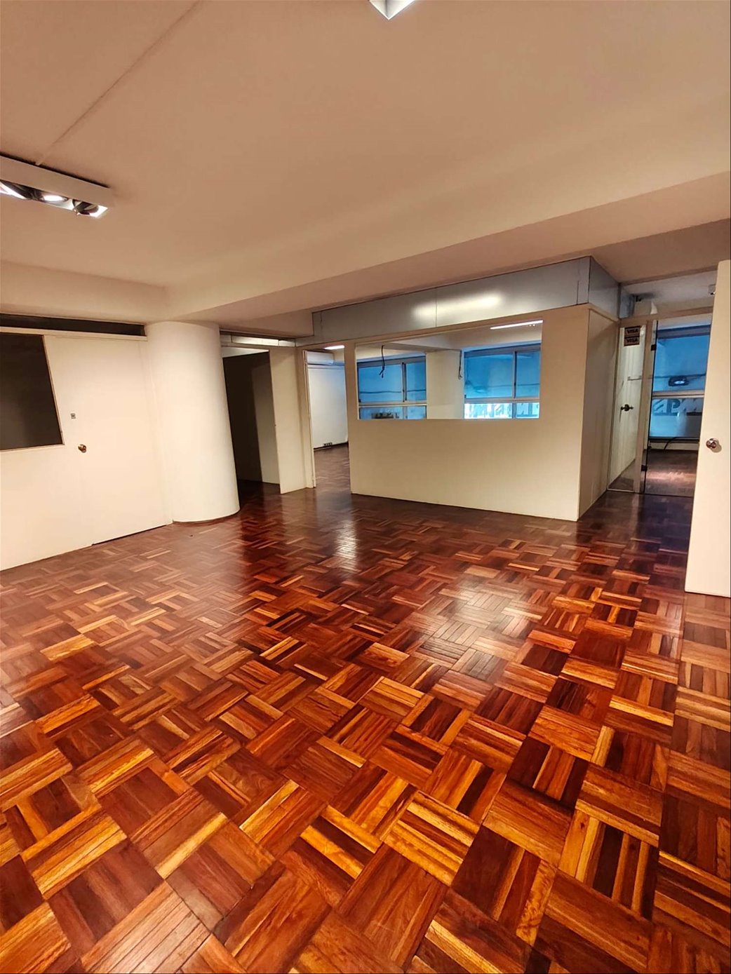 ALQUILER Oficina de 120m2 en Edificio Torre Independencia en Ciudad Vieja · Foto 4