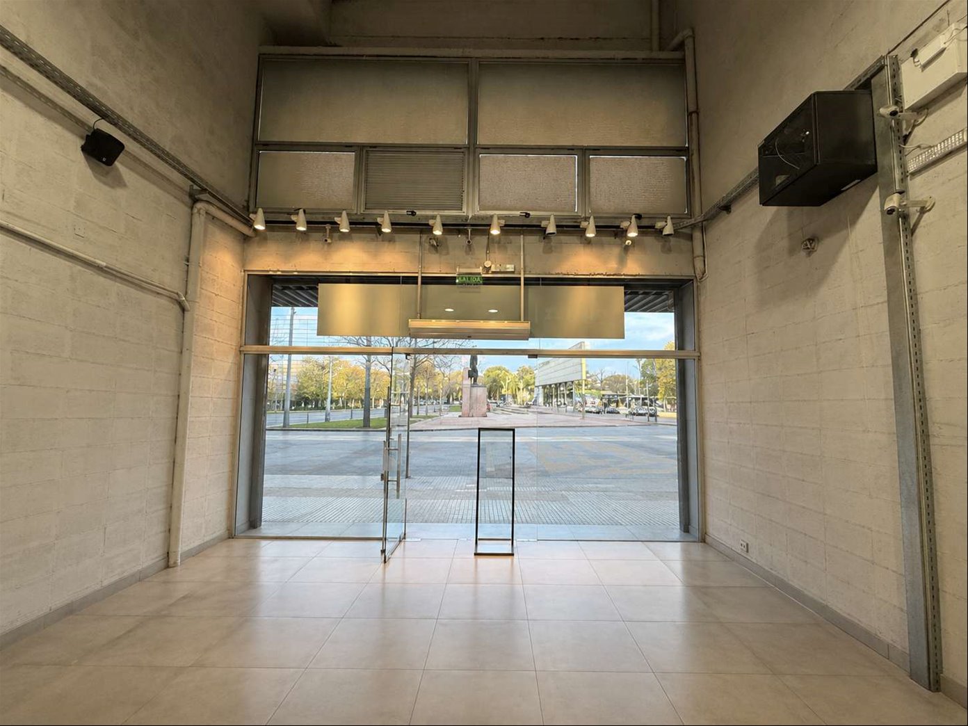 Alquiler local de 120m2 ideal para gastronomia en Aguada