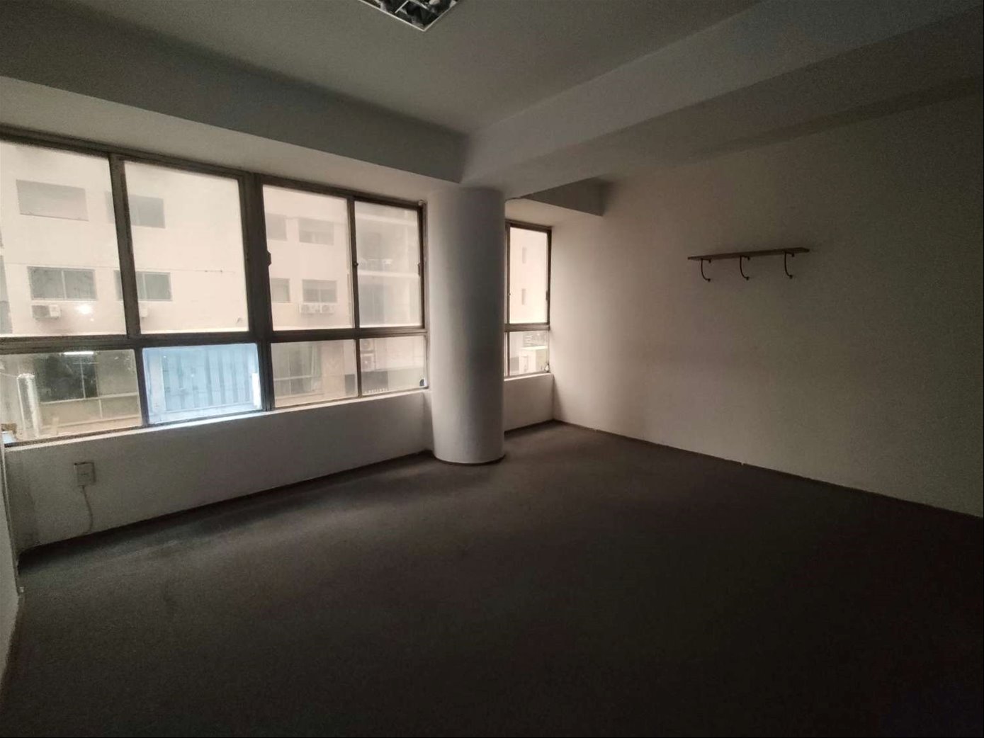 ALQUILER Oficina de 120m2 en Edificio Torre Independencia en Ciudad Vieja