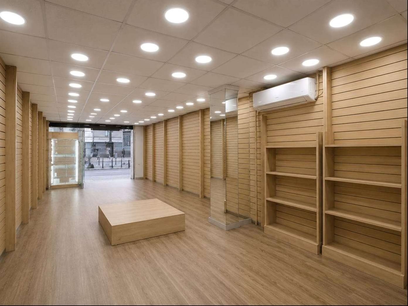 ALQUILER Local comercial de 270m2 en 18 de julio y Tristan Narvaja en Cordón · Foto 5