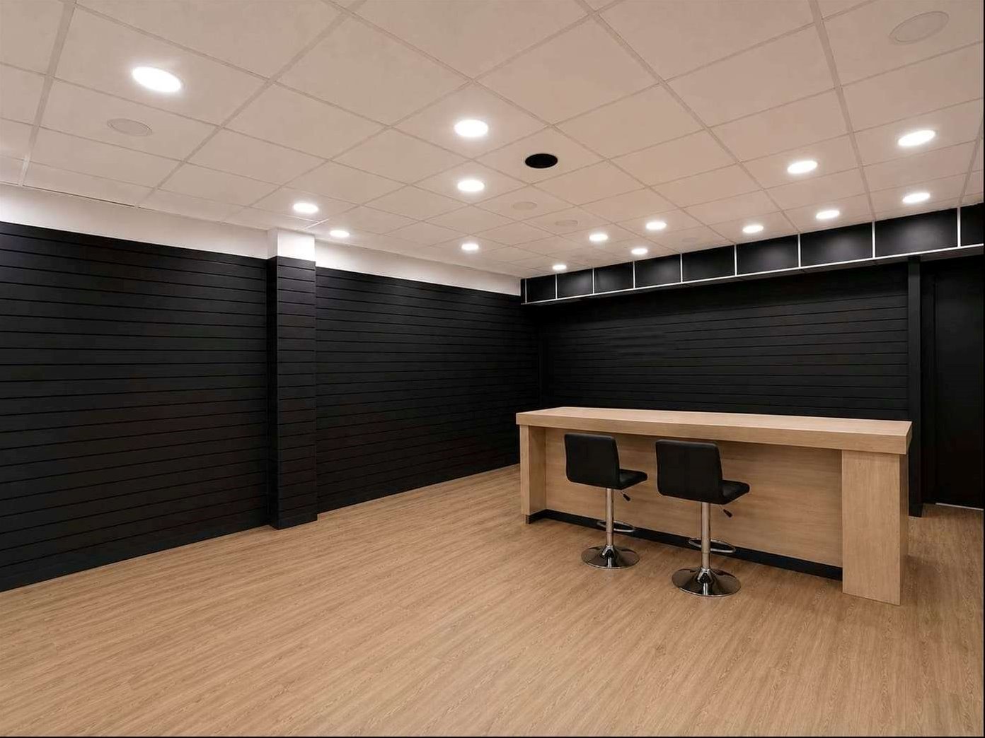 ALQUILER Local comercial de 270m2 en 18 de julio y Tristan Narvaja en Cordón · Foto 2