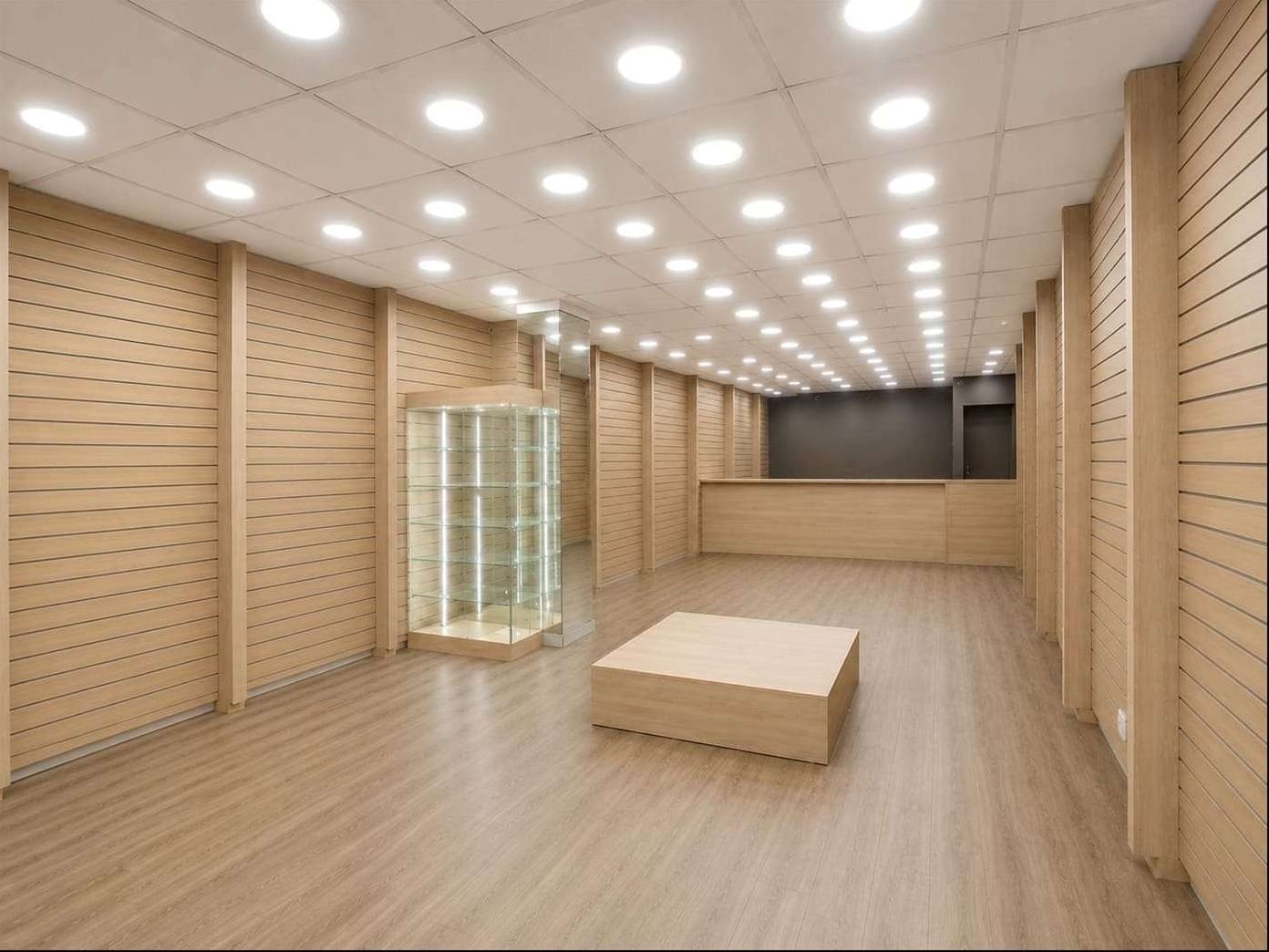 ALQUILER Local comercial de 270m2 en 18 de julio y Tristan Narvaja en Cordón