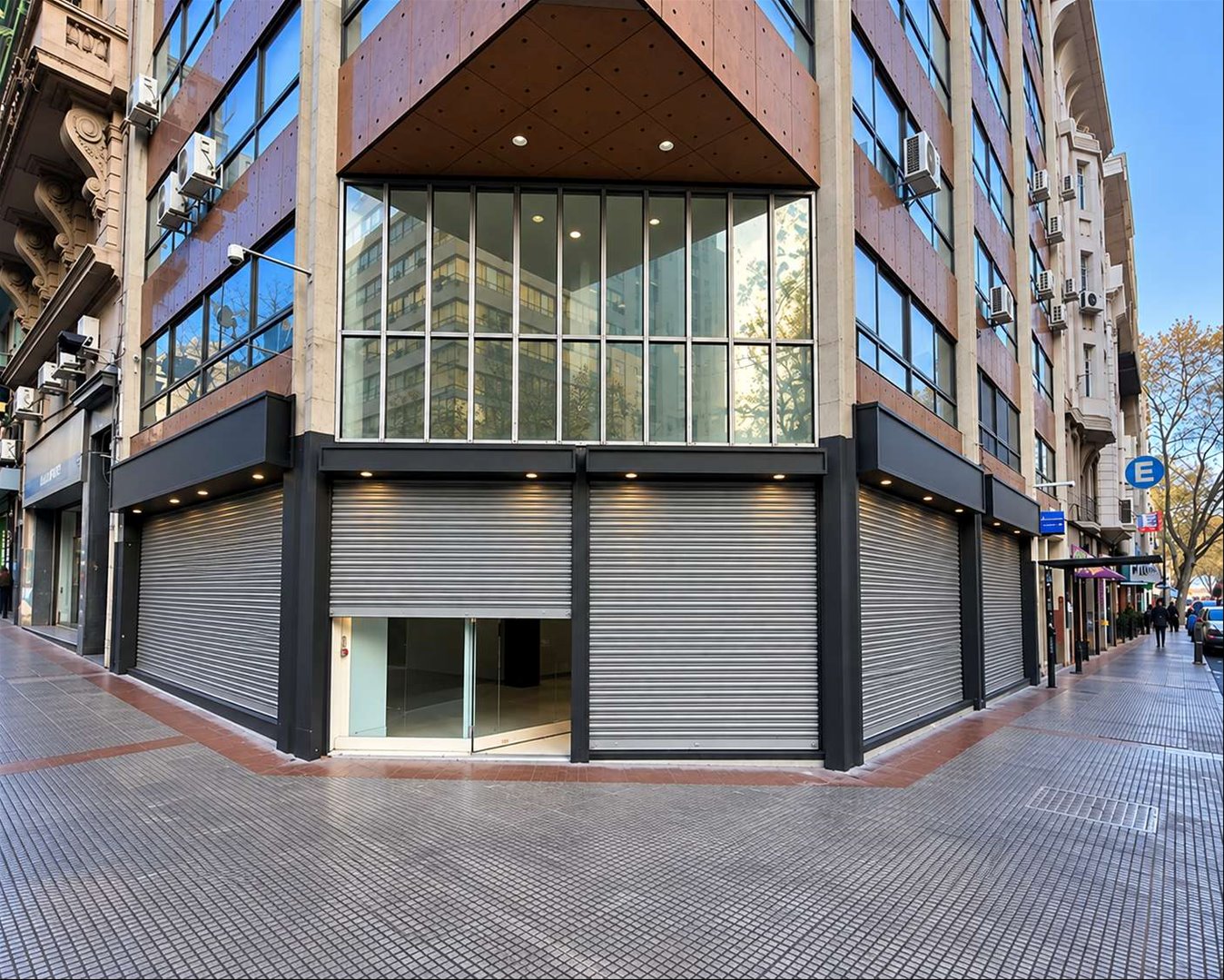 ALQUILER Local comercial de 343m2 sobre 18 de julio en Centro · Photo 1