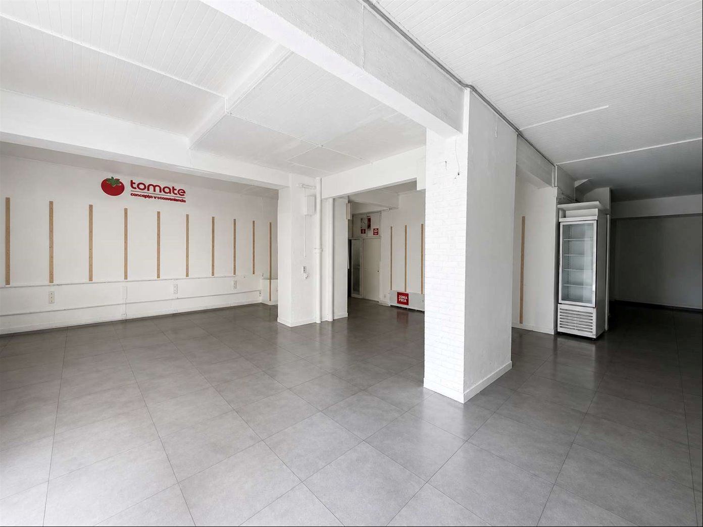 ALQUILER Local comercial de 343m2 sobre 18 de julio en Centro