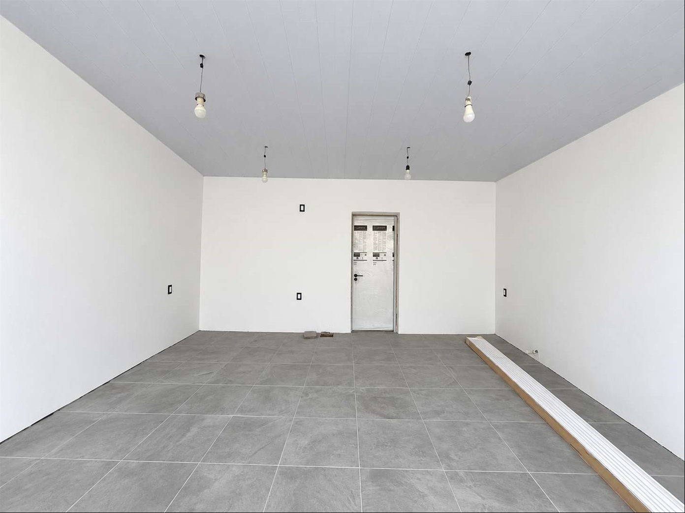 ALQUILER Local comercial 30m2 sobre Av. Gral Flores en Jacinto Vera · Foto 2