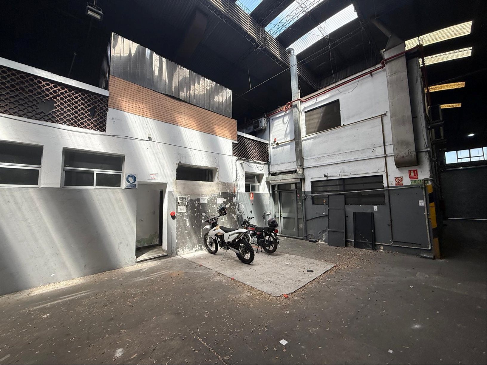 ALQUILER Local industrial de 2042m2 sobre Ariel en Sayago · Foto 6