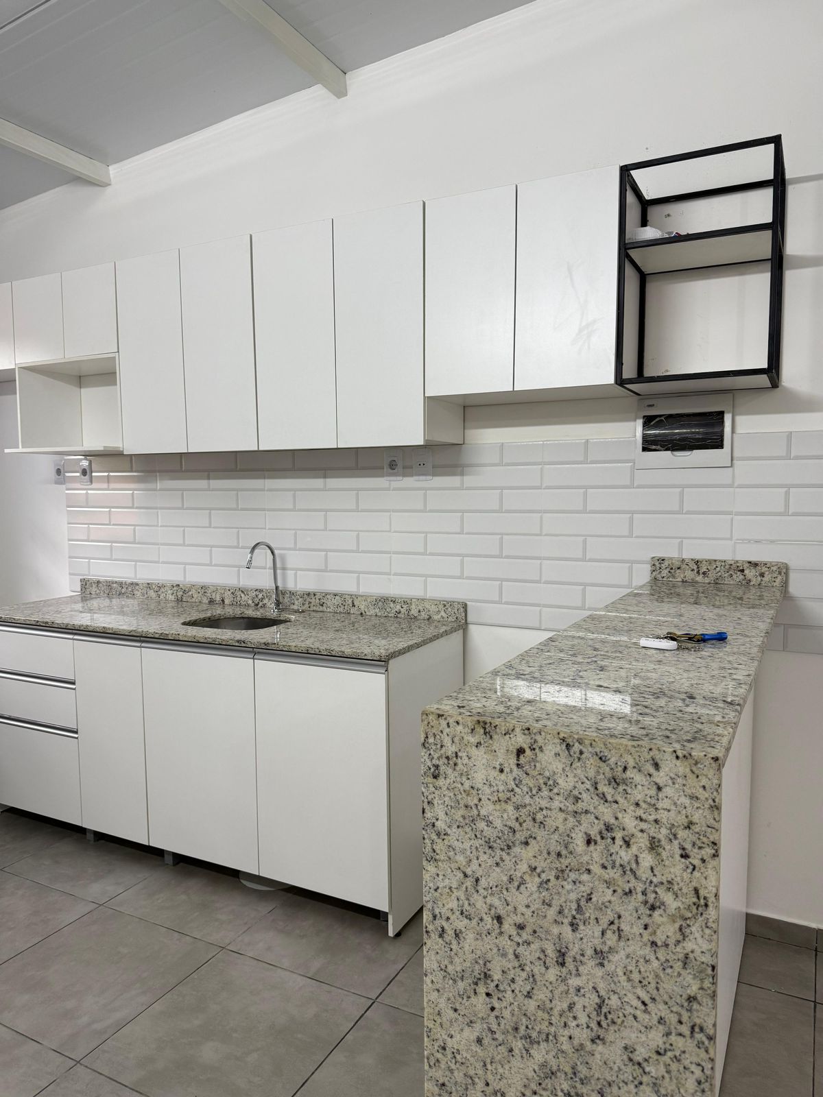 VENDO CASA A ESTRENAR EN ESQUINA EN SAN LORENZO — foto 3