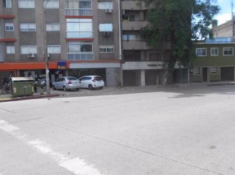 Frente Shopping Tres Cruces