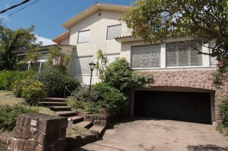Gran Casa De Categoria En La Mejor Zona De Carrasco