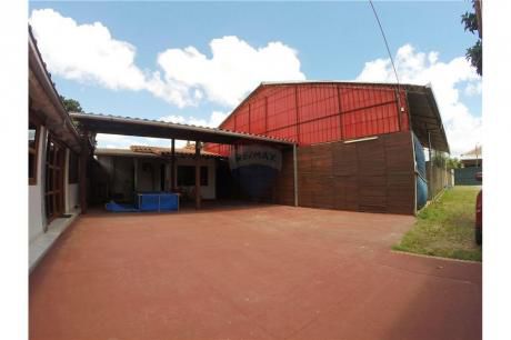 Casa En Venta Con Galpón