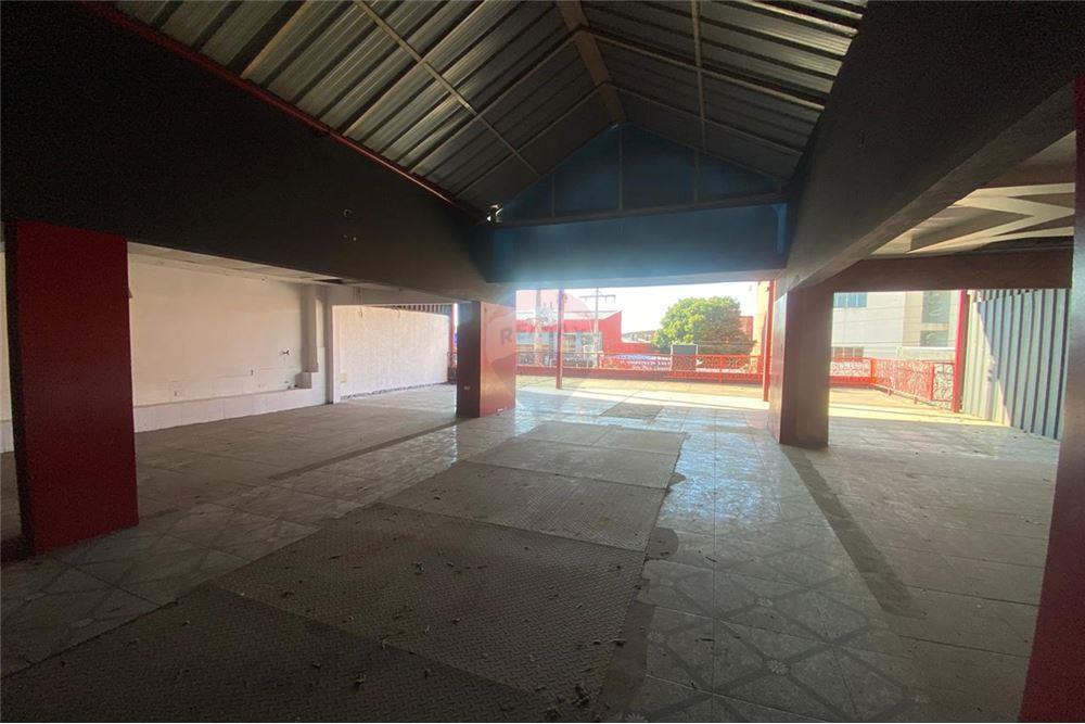 ALQUILO AMPLIO SALÓN COMERCIAL DE DOS PISOS   J.A. — foto 2