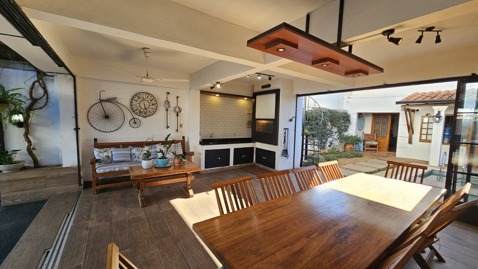 En Alquiler Hermoso Chalet En Barrio Mburucuya — foto 2
