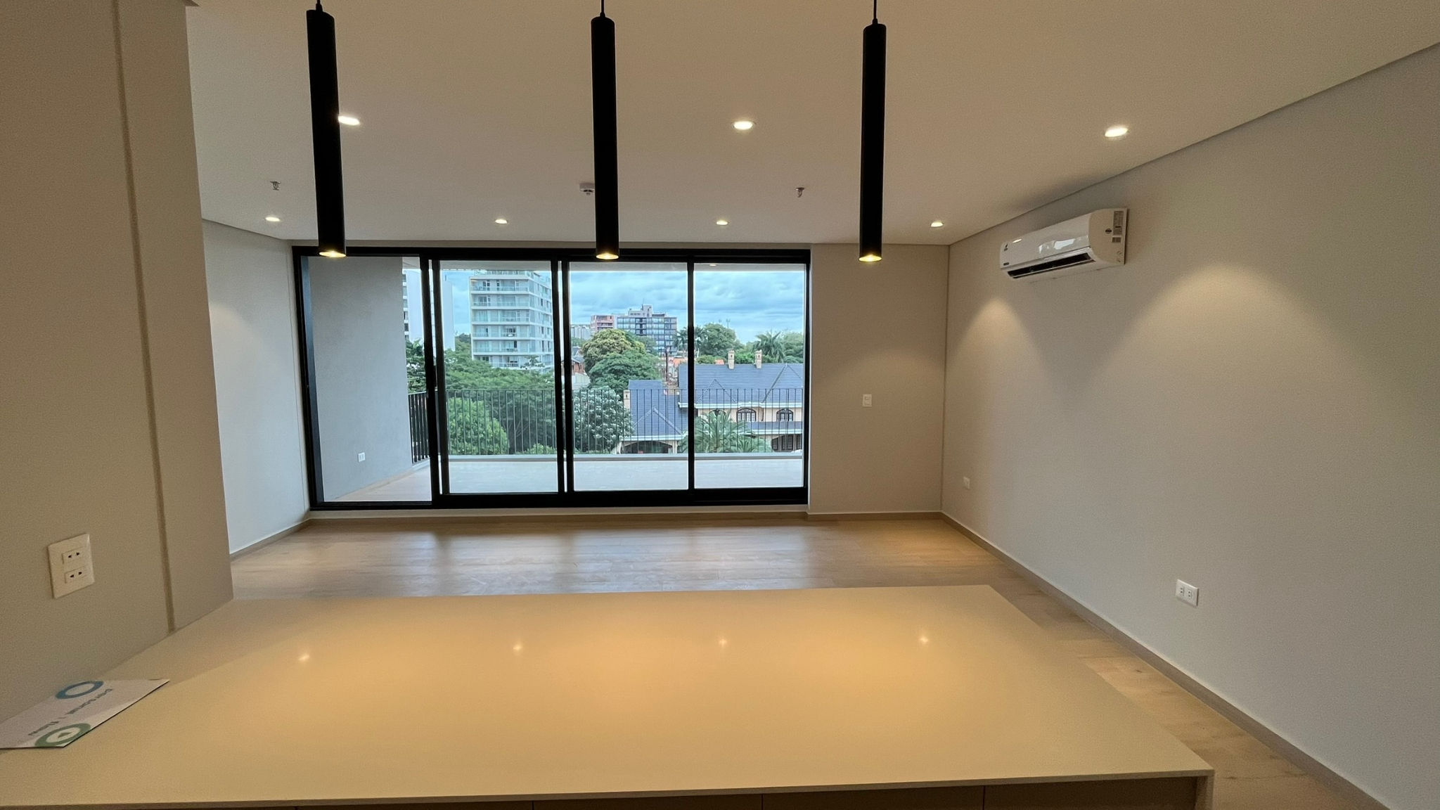 EXCLUSIVO DPTO A ESTRENAR CON PARRILLA MAYO 2026 EN EDIFICIO BOUTIQUE DE LAS LOMAS ZONA SHOPPING DEL SOL ASUNCION — foto 2