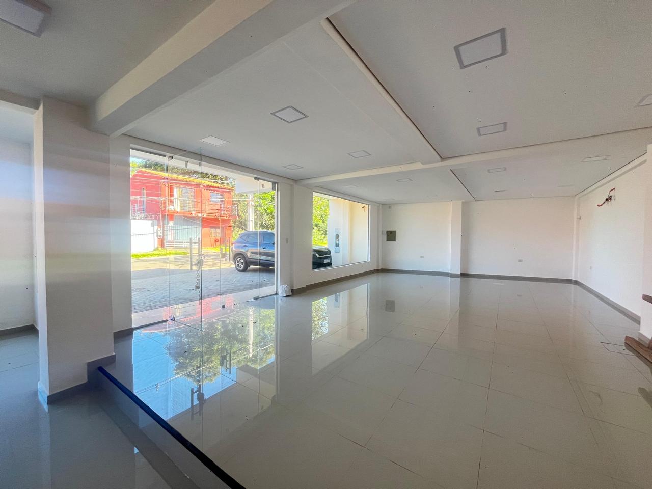 ALQUILER DE SALON COMERCIAL -LOMA MERLO LUQUE -100 m2 — foto 3
