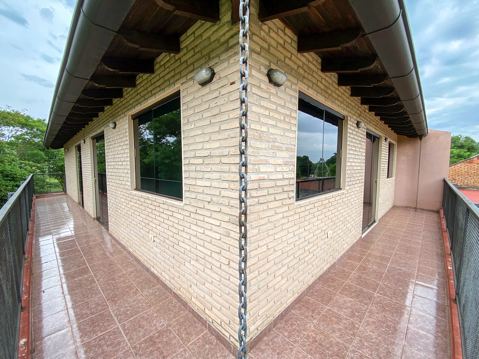 VENDO CASA CON AMPLIO TERRENO EN YAGUARON SOBRE RUTA — foto 3