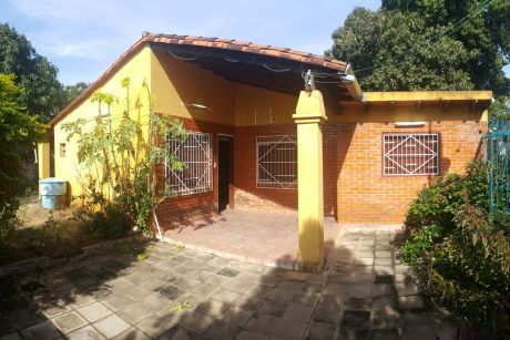 Casa En Fernando De La Mora, Zona Sur !